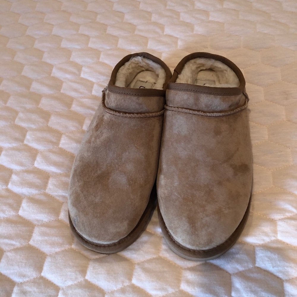 Women’s Chestnut Ugg Slippers